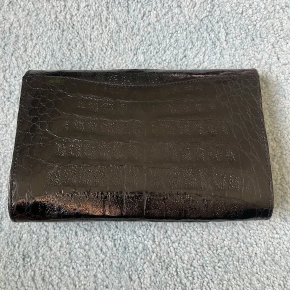 Chic Black Crocodile-Embossed Clutch - Picture 2 of 6